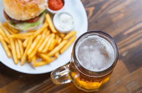 Abbinamento hamburger e birra