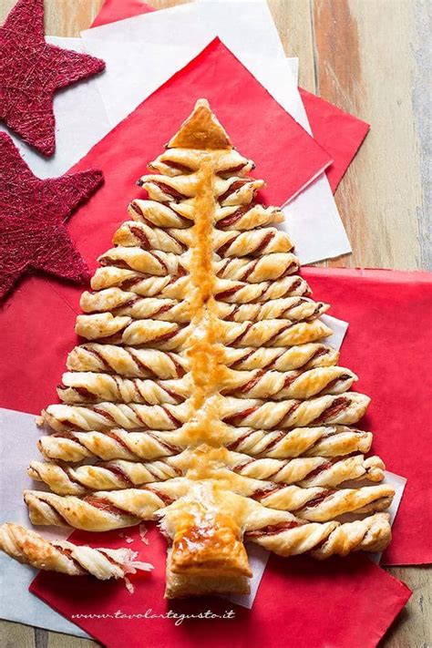 Albero di Natale di Pasta Sfoglia con Tonno e Pomodorini