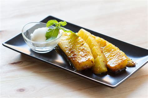 Ananas Caramellato con Gelato