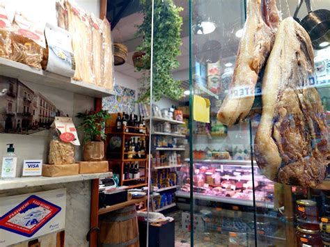 Antica Salumeria Musiello 1931 a Napoli