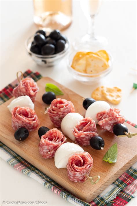 Antipasto con salame e olive