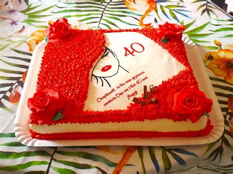 Applicazione cialda su torta