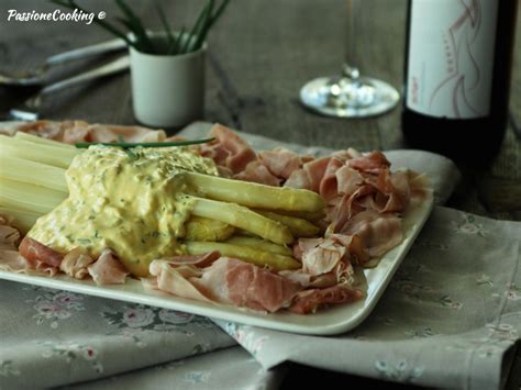 Asparagi con salsa bolzanina