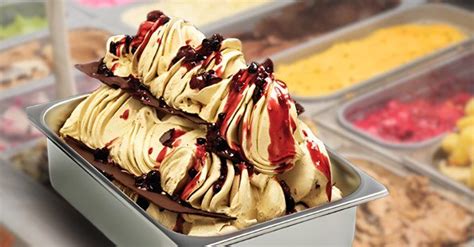 Assemblaggio gelato zuppa inglese