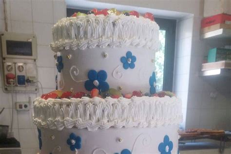 Assemblaggio torta a piani