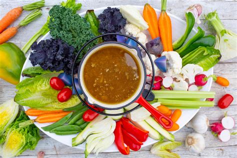 Bagna Cauda servita con verdure fresche