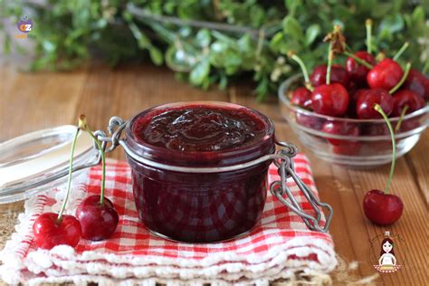 Barattoli di Marmellata di Ciliegie