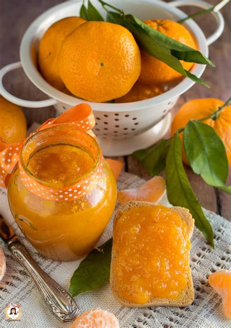 Barattoli di Marmellata di Mandarini