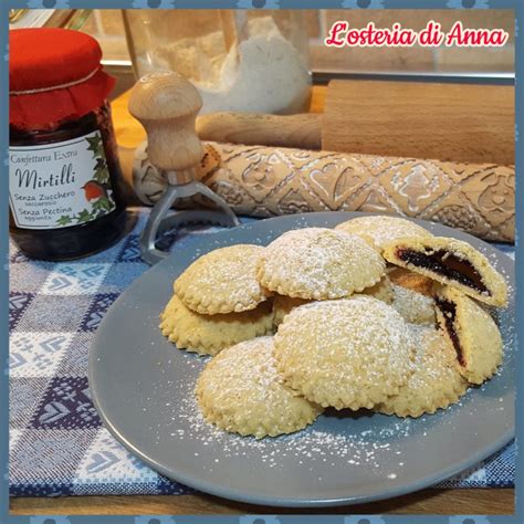 Biscotti Integrali con Marmellata di Mirtilli