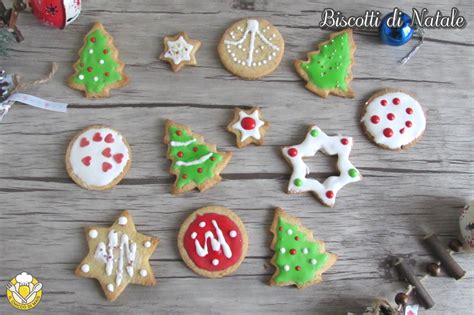 Biscotti Natalizi Decorati con Glassa