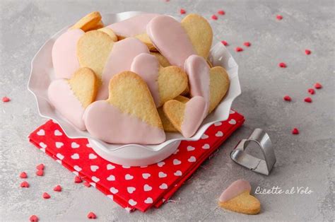 Biscotti a Cuore con Glassa Rosa