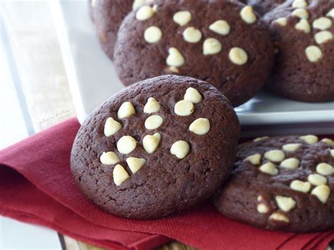Biscotti al cacao e cioccolato bianco