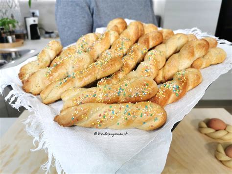 Biscotti al latte siciliani pronti per essere infornati