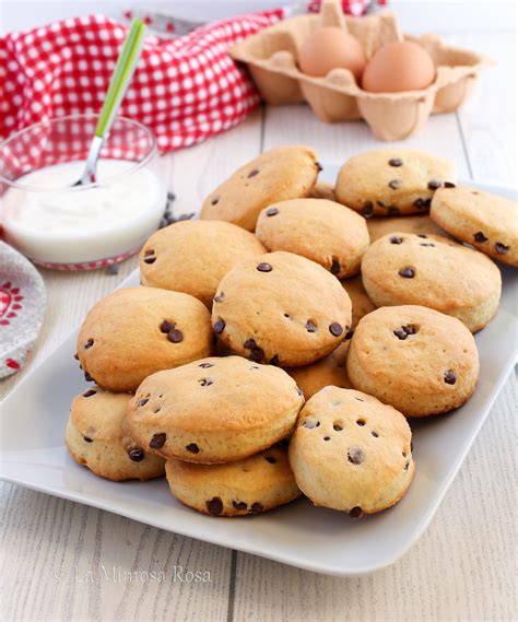 Biscotti allo yogurt senza uova e gocce di cioccolato