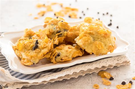 Biscotti con Corn Flakes e Gocce di Cioccolato