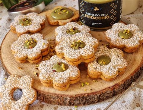 Biscotti con Crema al Pistacchio