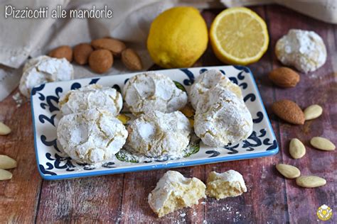 Biscotti con Mandorle Tritate e Albumi