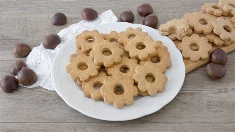 Biscotti con farina di castagne e cioccolato