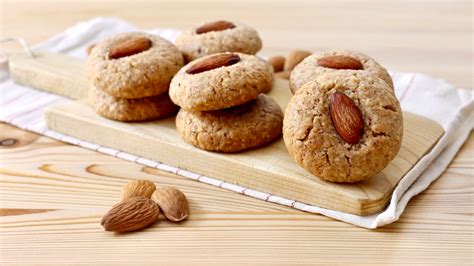 Biscotti con farina di ceci e mandorle