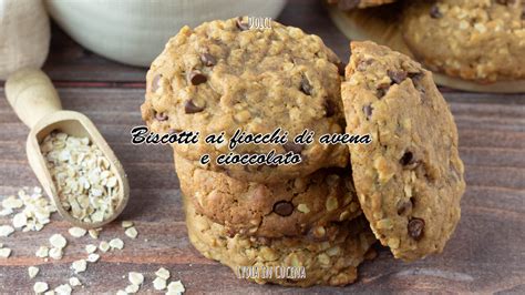 Biscotti con fiocchi d'avena e gocce di cioccolato