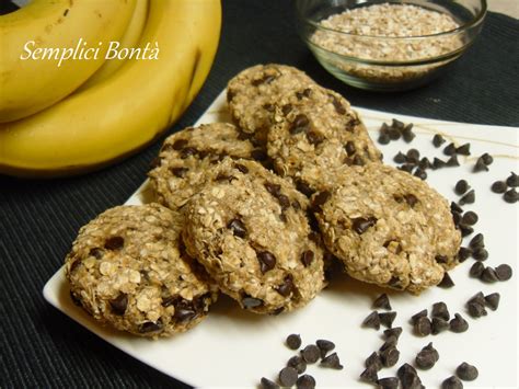 Biscotti con fiocchi di avena, banana e cioccolato