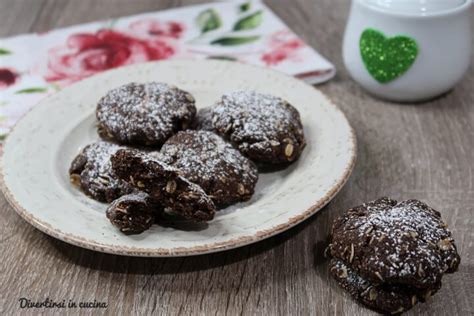Biscotti con fiocchi di avena e cacao