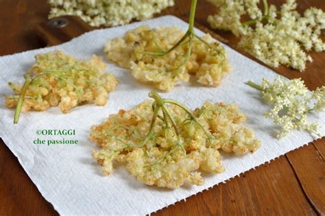 Biscotti con fiori di sambuco