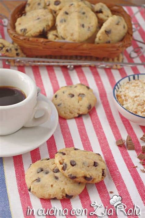 Biscotti con pane raffermo