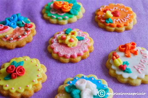 Biscotti decorati con pasta di zucchero