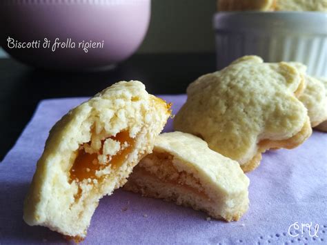 Biscotti di Frolla Ripieni di Marmellata