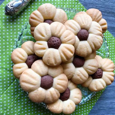 Biscotti di Pasta Frolla a Fiore