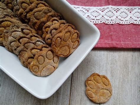 Biscotti per Cani con Mela e Carota