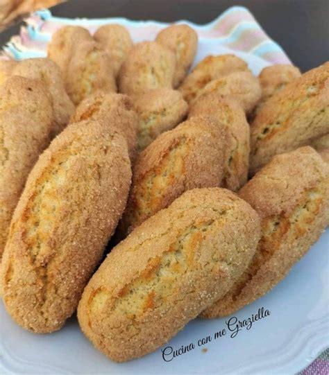 Biscotti pronti per essere infornati