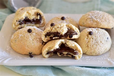Biscotti ripieni di cioccolato fondente