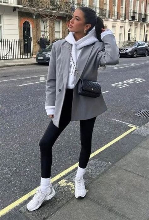 Blazer, gonna, felpa e leggings