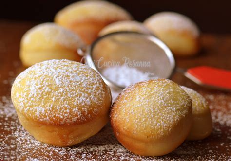 Bomboloni al forno appena sfornati
