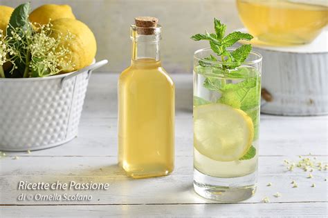 Bottiglie di Sciroppo di Sambuco