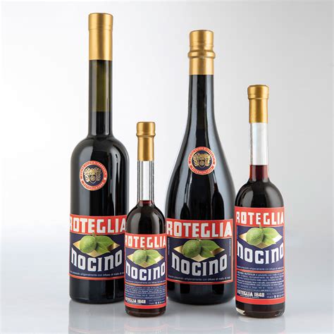 Bottiglie di nocino