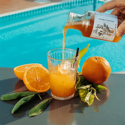 Bottiglie di sciroppo d'arancia