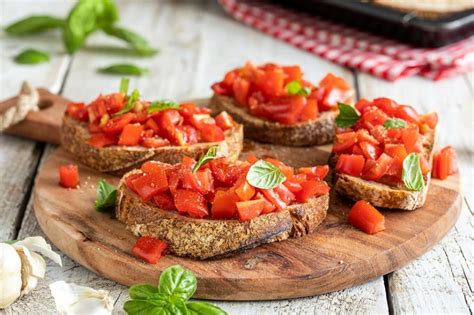 Bruschette al forno con pomodoro