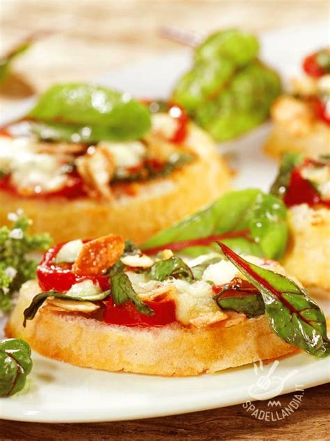 Bruschette con Pomodoro e Mozzarella