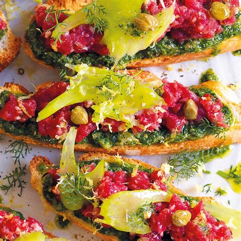 Bruschette con salsiccia di Bra e pesto di finocchietto