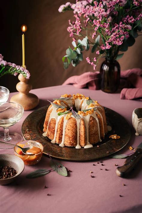 Bundt Cake al Miso con Glassa alla Tahina