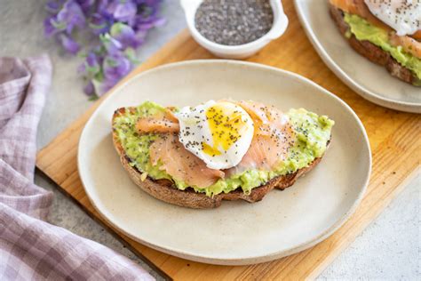 Burger con salmone e avocado