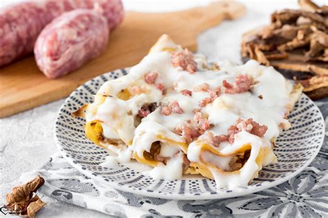Cannelloni con Funghi e Salsiccia