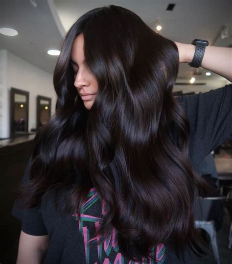 Capelli color cioccolato scuro