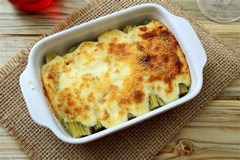 Cardi Gratinati al Forno con Besciamella