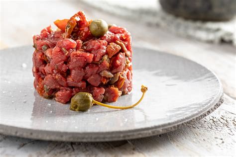 Carne cruda alla tartara