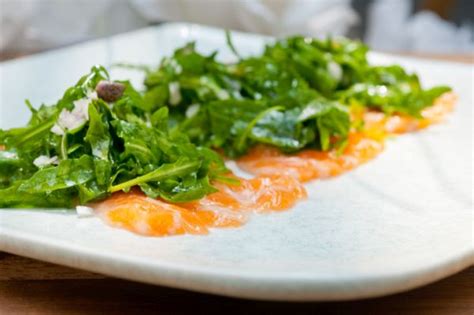Carpaccio di Salmone con Rucola