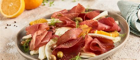 Carpaccio di bresaola con arance, finocchi e olive